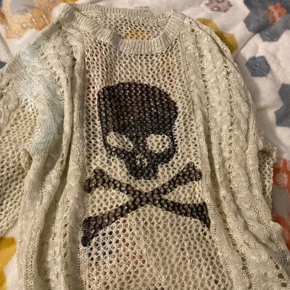 Cozy Cream Skull Print Loose Knit Sweater Top - Picture 4 of 8